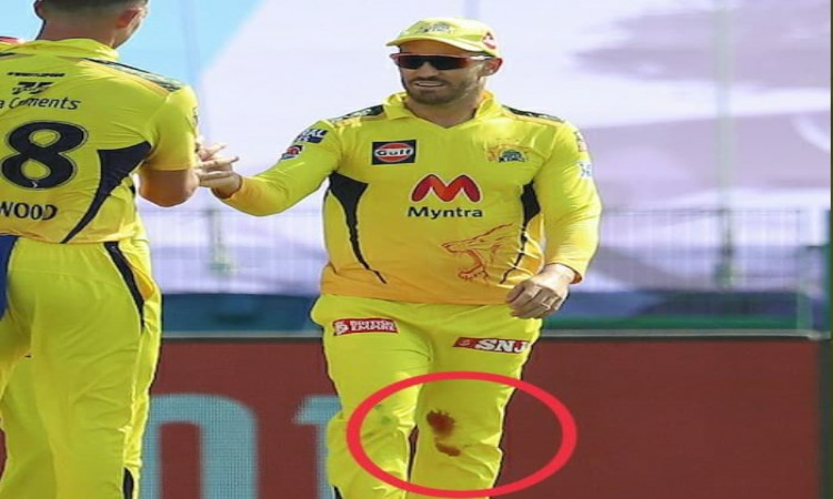 Faf du Plessis Bats On With A Bleeding Knee As CSK March On To The IPL 2021 Playoffs