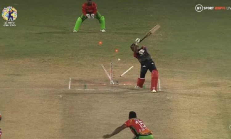 Cricket Image for VIDEO : नाचती हुई दिखी डीजे ब्रावो की स्टंप्स, स्मिथ ने क्लीन बोल्ड करके उड़ाए होश