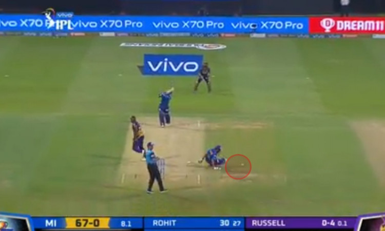 Cricket Image for VIDEO : बाल-बाल बचे रोहित शर्मा, डी कॉक के 'बुलेट' चौके से बचाई ज़ान