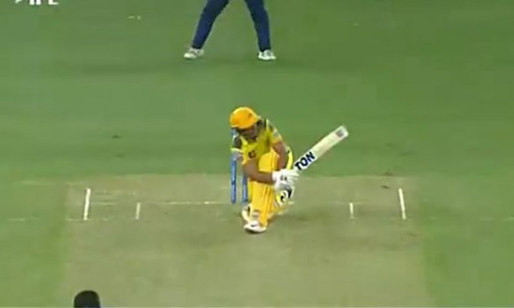 Cricket Image for VIDEO : गायकवाड़ ने किया बुमराह के साथ खिलवाड़, स्वीप लगाकर मार दिया छक्का 