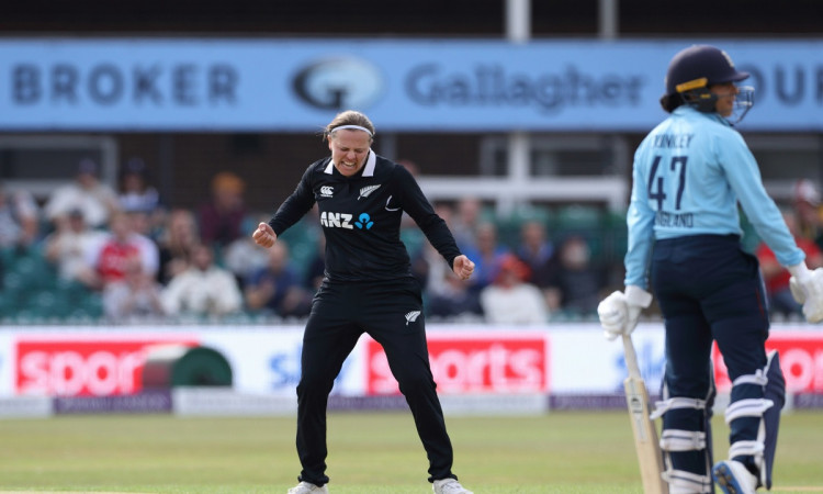 Cricket Image for Tahuhu, Green Help New Zealand Keep ODI Series Alive Against England
