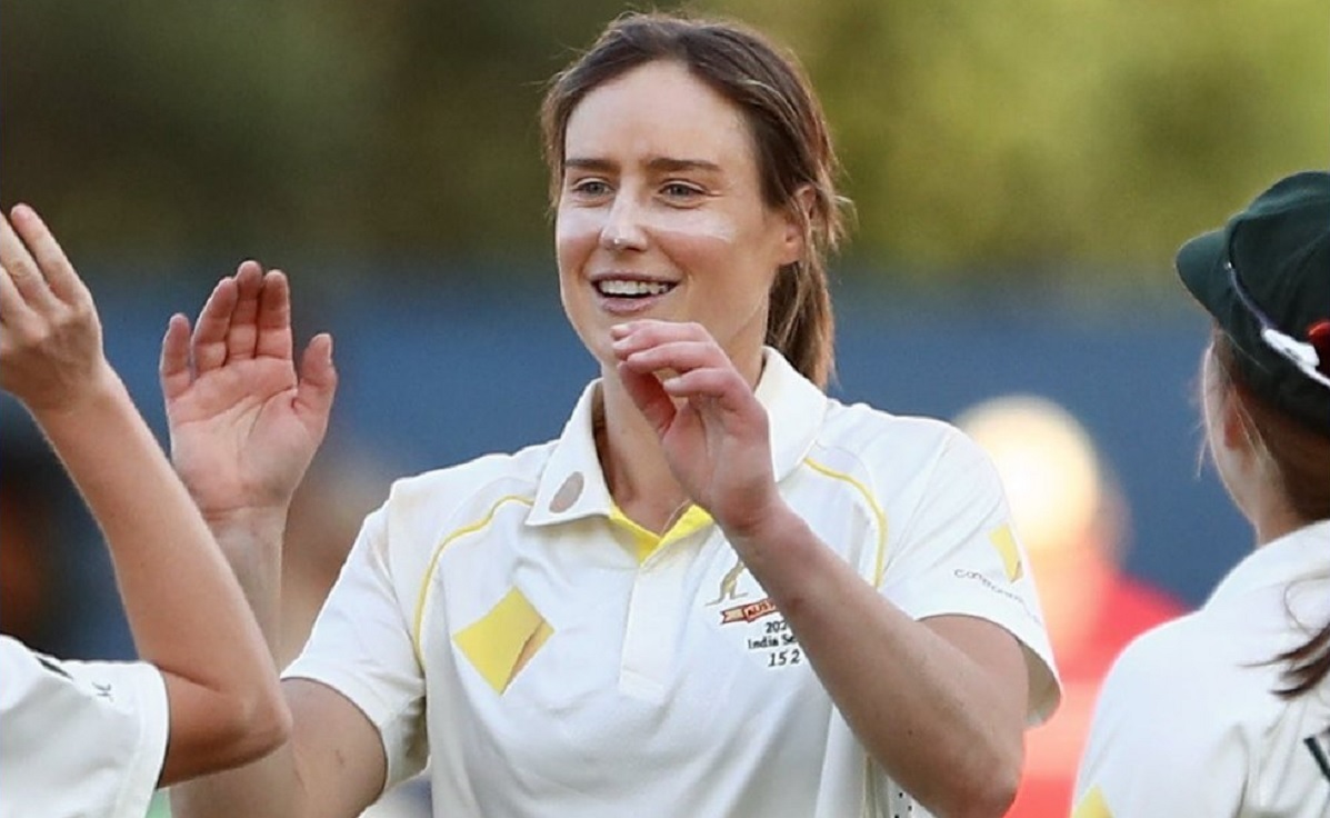 Ellyse Perry becomes first Australian woman to take 300 international wickets
