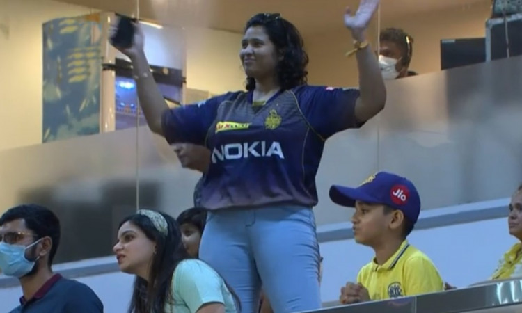 Cricket Image for Sunil Narine Gets Out Kkr Fan Mistakenly Celebrates His Shot