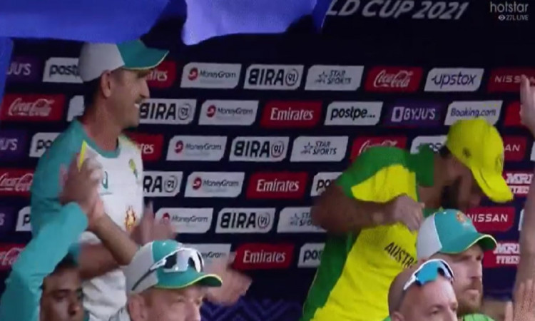 Watch Maxwell and Justin Langer hilarious encounter in Dugout