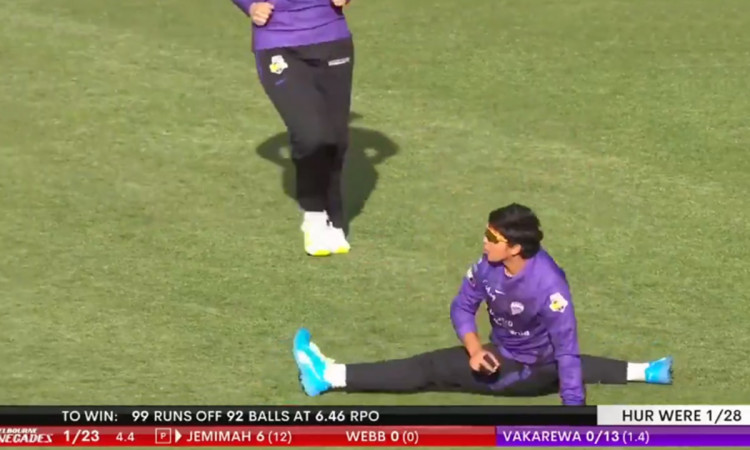 Cricket Image for Richa Ghosh Brilliant Fielding To Run Out Sophie Molineux Watch Video