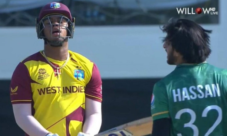 Cricket Image for VIDEO : अंपायर ने दिया गलत आउट, बाबर आज़म ने वापस बुलाकर जीत लिया दिल