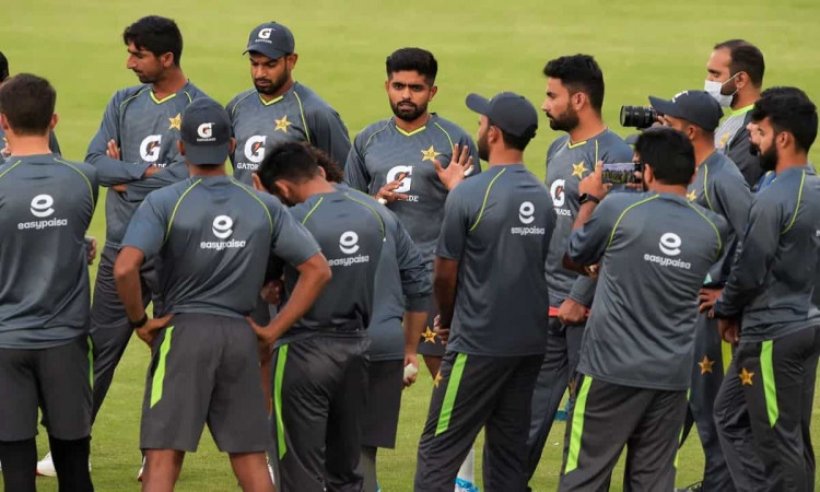 Cricket Image for टी-20 वर्ल्ड कप से पहले पाकिस्तान को बड़ा झटका, हाई परफॉरमेंस कोच ने दिया इस्तीफा