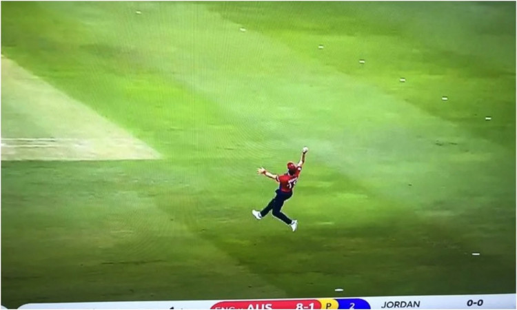 Cricket Image for VIDEO: Chris Woakes Takes A One-Handed Stunner To Dismiss Steve Smith