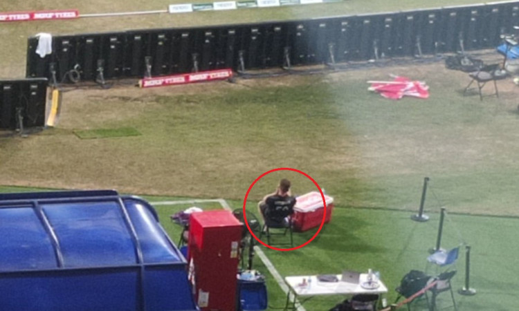 Cricket Image for ENG vs NZ: जश्न में डूबी न्यूजीलैंड, नाराज फूफा की तरह कुर्सी पर बैठे रहे जीत के ह