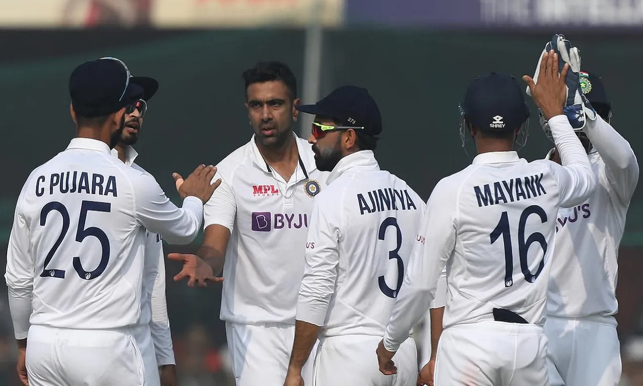 कानपुर टेस्ट: तीसरे दिन गेंदबाजों ने कराई टीम इंडिया की धमाकेदार वापसी,  63 रनों की बनाई बढ़त