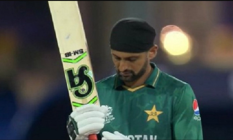 18-ball half-century by Shoaib Malik, fastest by a Pakistani in T20Is