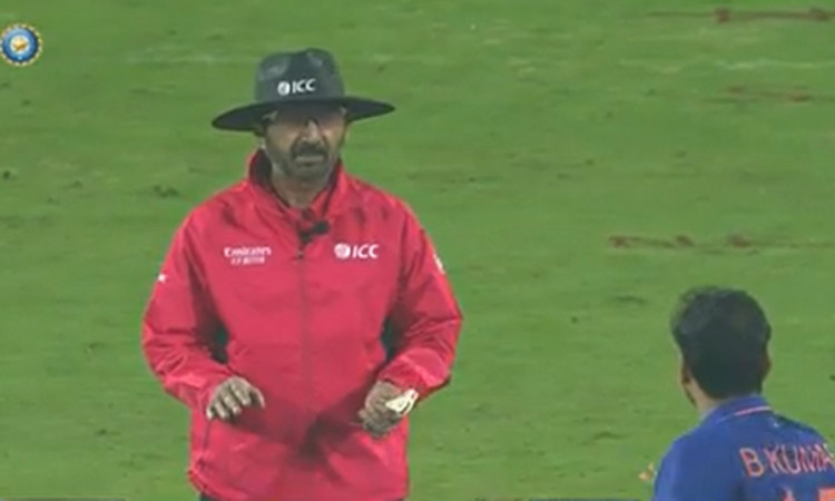 Cricket Image for VIDEO : भुवी ने अपील करते-करते अंपायर को डराया, रांची में देखने को मिला मज़ेदार ड्