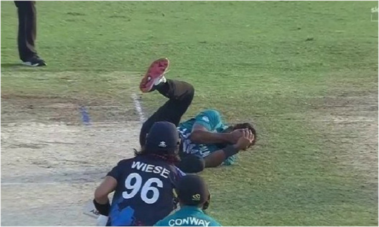 Cricket Image for VIDEO : ईश सोढ़ी के माथे पर लगा तेज़ शॉट, कुछ सेकेंड के लिए अटक गई थी सांसें