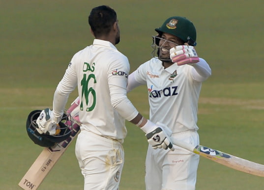BAN vs PAK 1st Test:  Bad light forces early stumps as Bangladesh finish first day on top