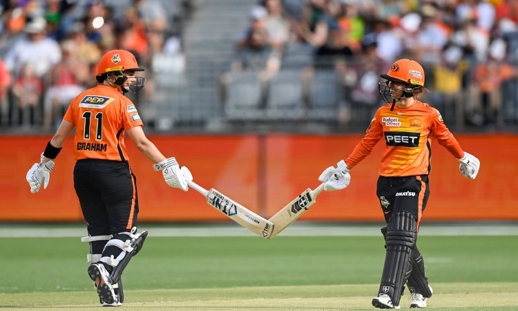 Cricket Image for WBBL Final: Devine & Kapp Guide Perth Scorchers To 146/5 Against Adelaide Strikers