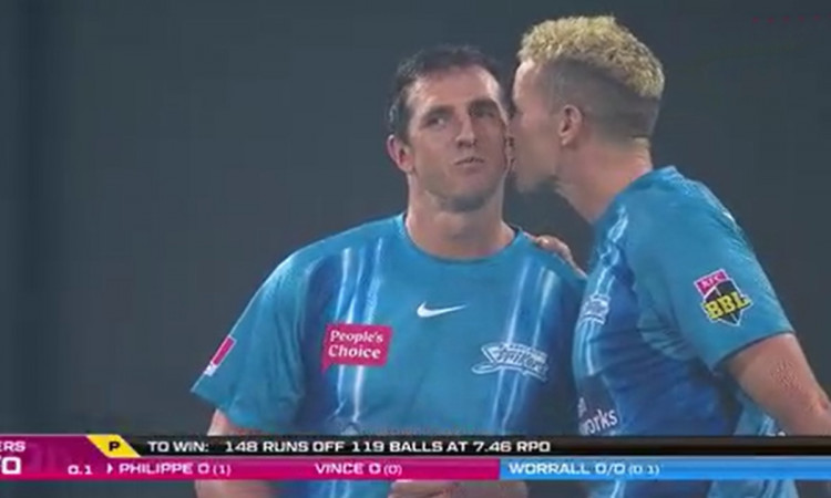 Cricket Image for Peter Siddle Kisses Daniel Worrall Watch Video