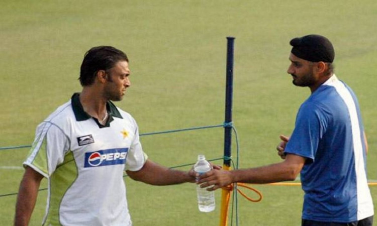 Cricket Image for Harbhajan Singh Pays Tribute As Shoaib Akhtar's Mother Passes Away