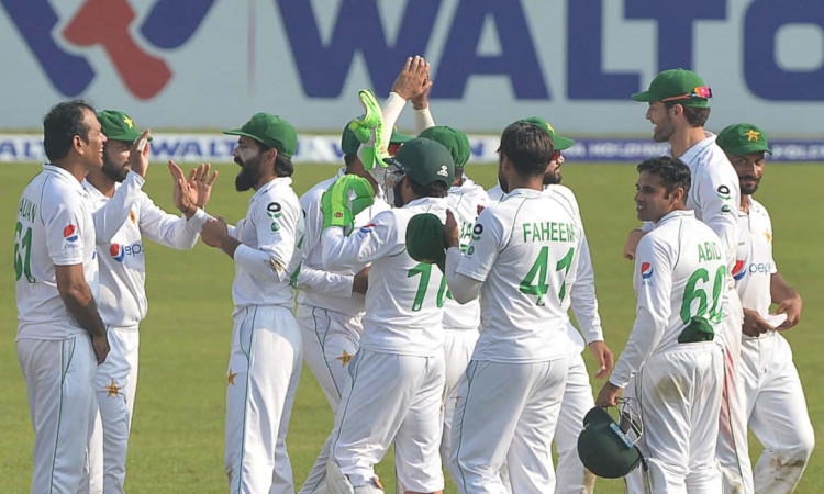 Pakistan win the second Test by an innings and 8 runs to take the series 2-0