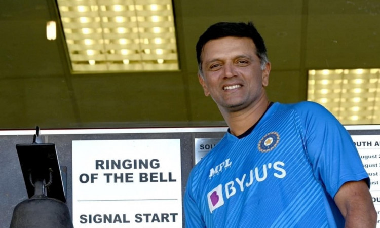 SA vs IND: Rahul Dravid Rings Bell At Centurion Before The Start Of Play On Day 4