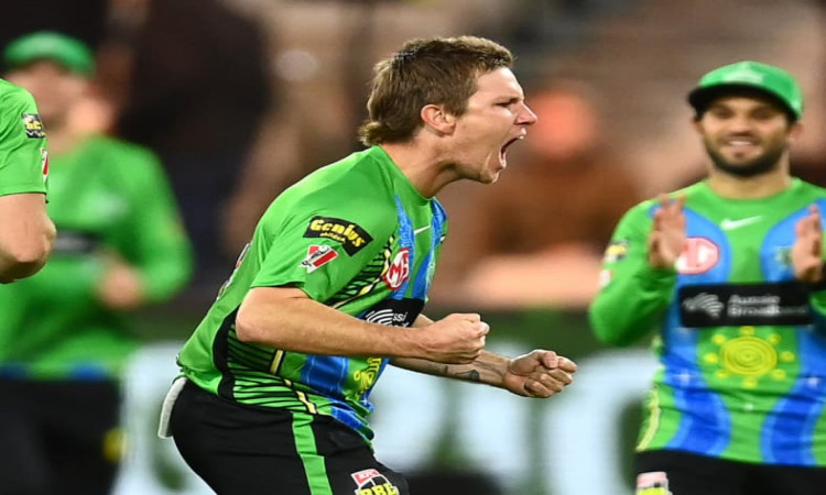 Maxi’s blushes saved by Zampa in final-ball BBL thriller as Thunder crumble