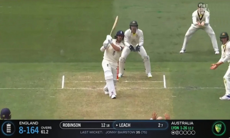 Jack Leach smashes Nathan Lyon for a six in 3rd Ashes Test Australia vs England