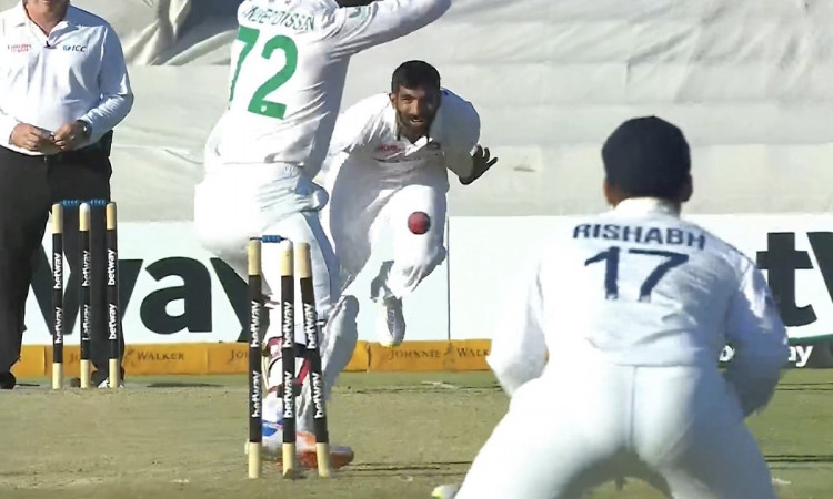 Jasprit Bumrah bowls out wicket Rassie van der Dussen South Africa vs India 
