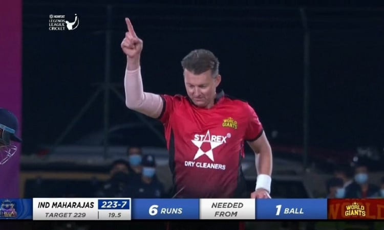 Brett Lee defended 7 runs from the final over against India Maharajas, Watch Video