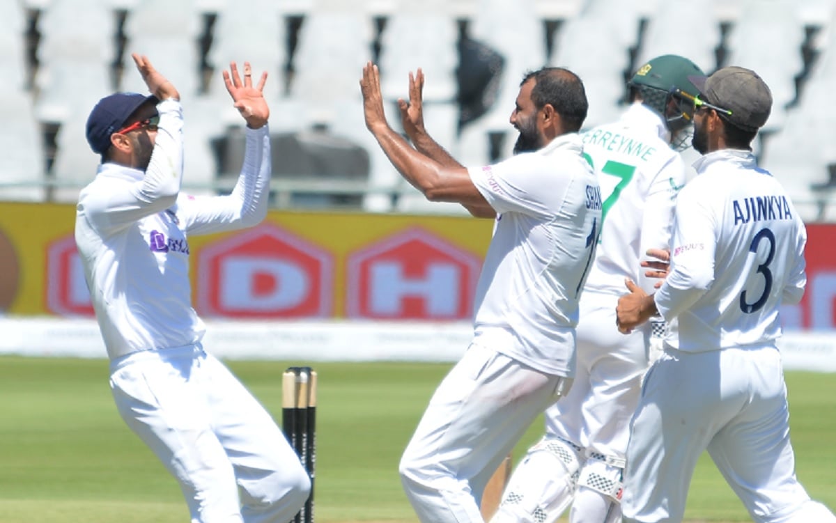 Mohammed Shami's double strike reduces South Africa to 176/7
