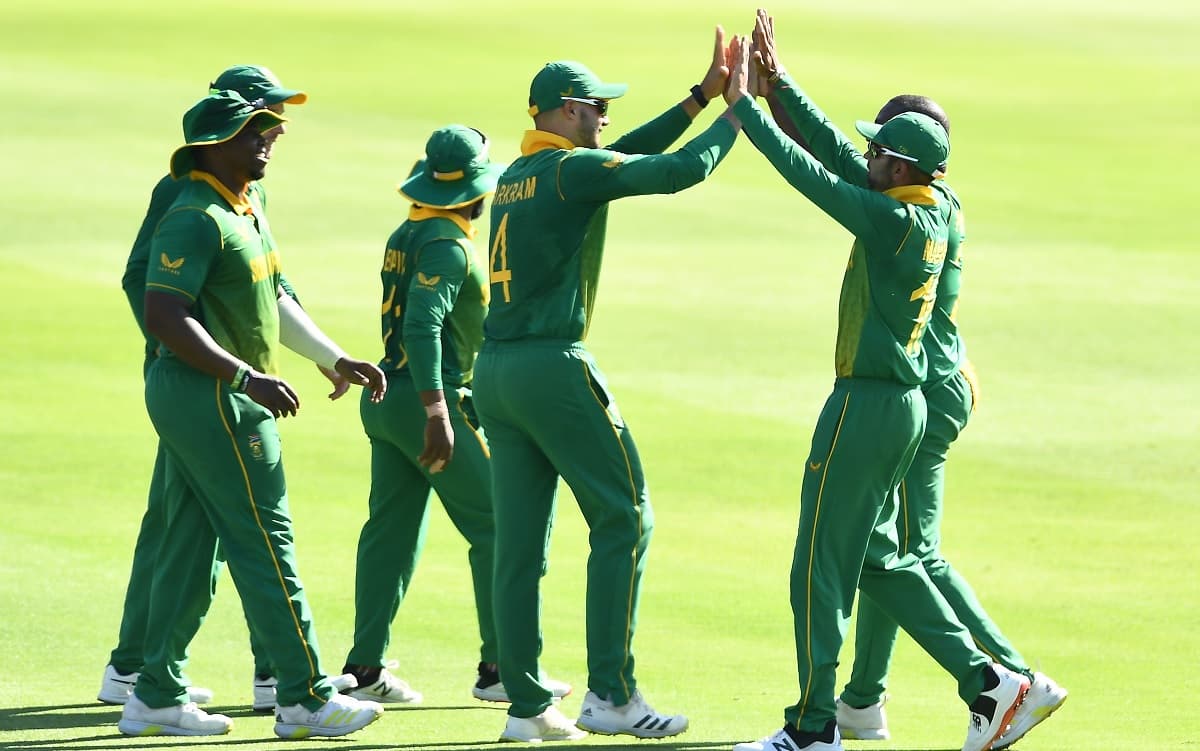 south africa beat india by 4 runs in third odi