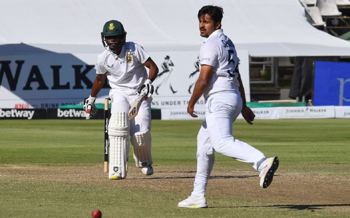 South Africa lose Markram and Elgar in pursuit of 212