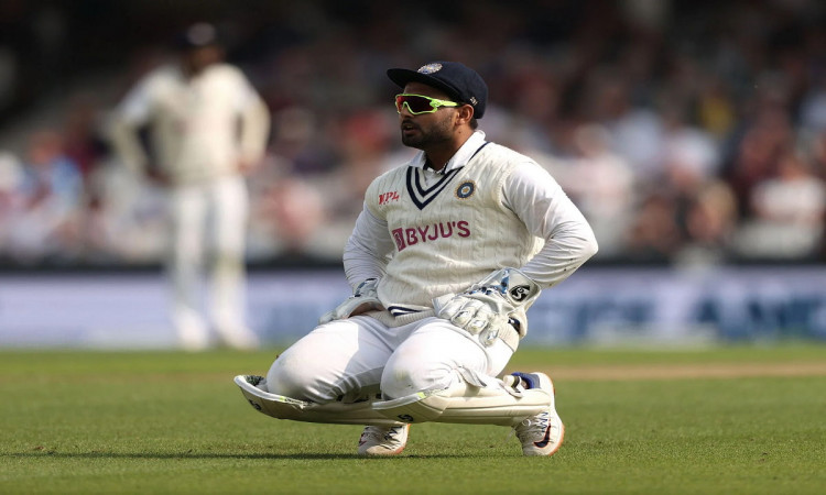 Cricket Image for सुनील गावस्कर ने ऋषभ पंत  की कड़ी आलोचना, कहा लापरवाह 