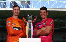 Sydney Sixers opt bowl first against Perth Scorchers in the Big Bash League final