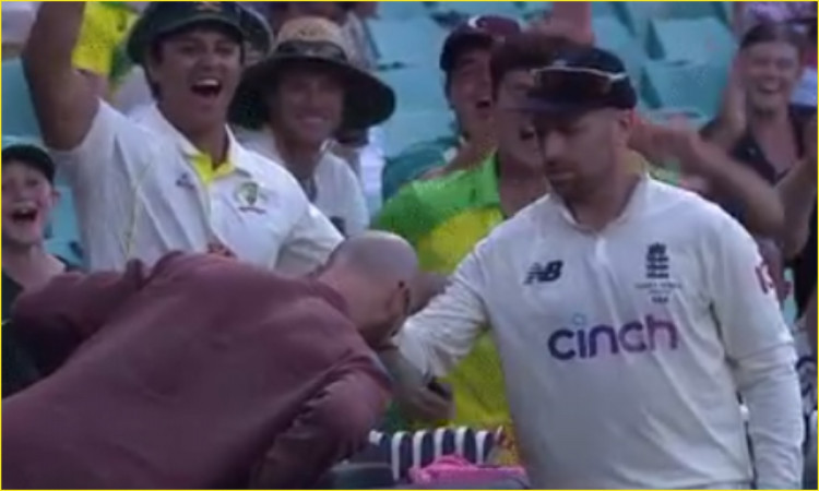 Cricket Image for WATCH: मैच के बीच में जैक लीच ने फैन के सिर पर दिया ऑटोग्राफ, मजेदार VIDEO हुआ वाय
