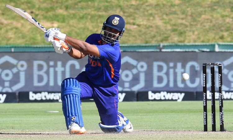 Gavaskar identifies next 'finisher' for India in ODIs