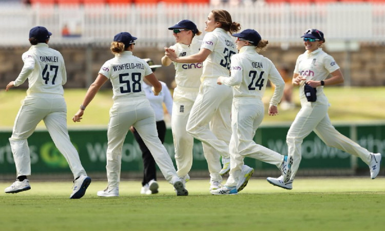Cricket Image for महिला एशेज टेस्ट : इंग्लैंड तेज गेंदबाज नट साइवर ने कहा पहला दिन का पहला सत्र 