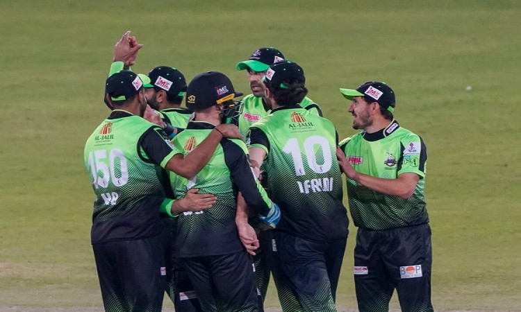 PSL: Qalandars win thriller to set up summit clash against Multan Sultans