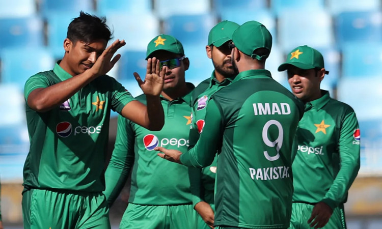 155 KMPH की गेंद डाल चुके पाकिस्तान के मोहम्मद हसनैन के गेंदबाजी करने पर लगा बैन,चटका चुके हैं हैट्र