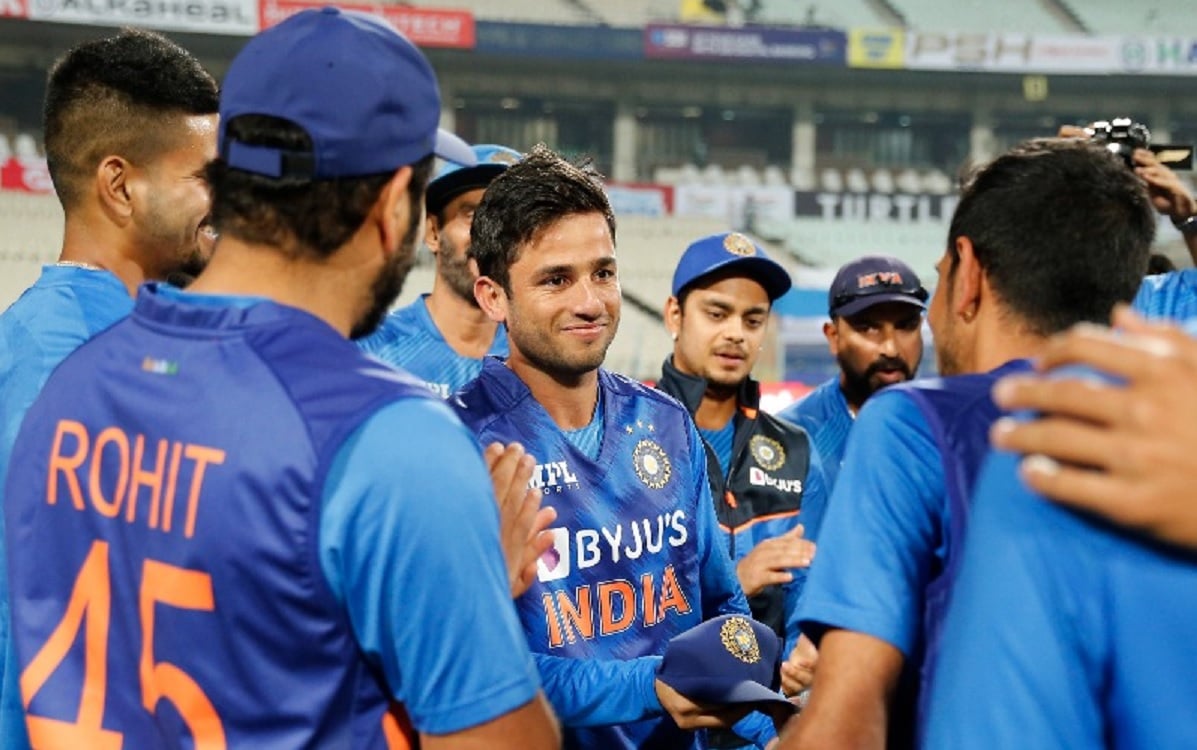 India opt to bowl first against West Indies in first t20i