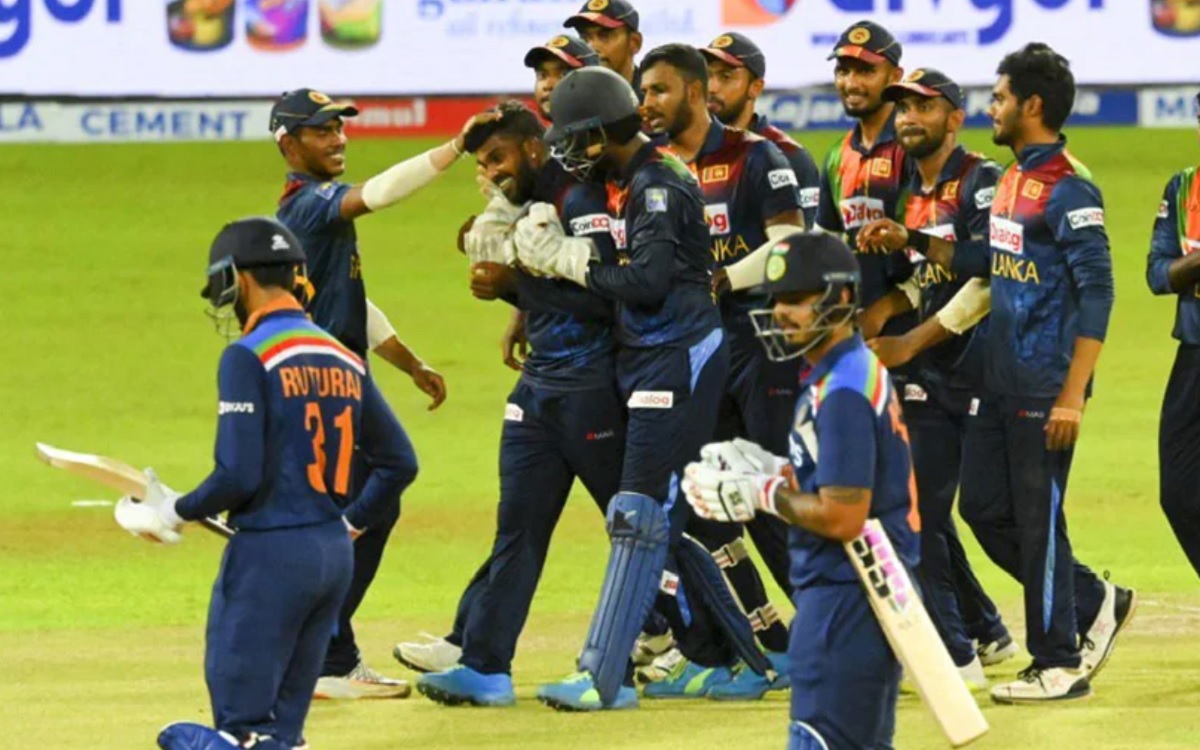 India vs Sri Lanka T20I: भारत के खिलाफ सीरीज से पहले श्रीलंका को लगा तगड़ा झटका,ऑलराउंडर वानिंदु हसर