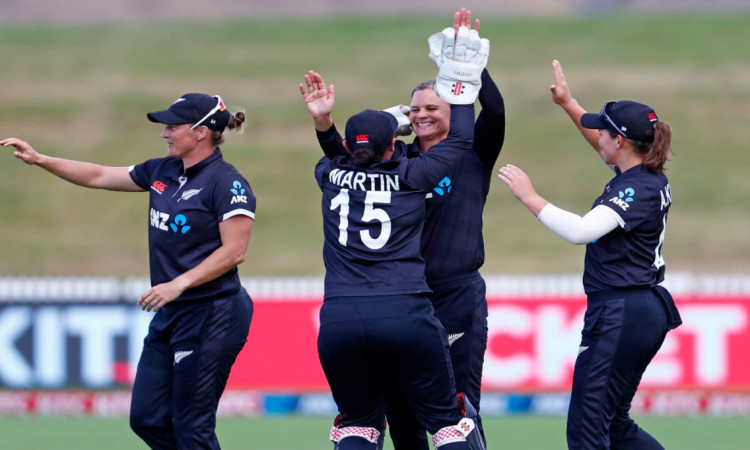 New Zealand win the fourth ODI against India by 63 runs