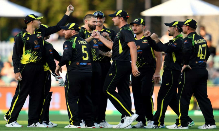 Australia restricts Sri Lanka to just 121 in the third T20!