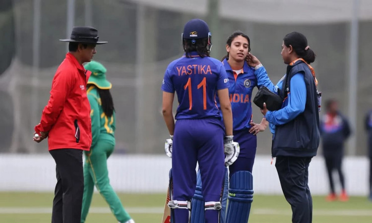 Smriti Mandhana Retires Hurt After Getting Struck By A Bouncer During India's World Cup Warm Up Matc