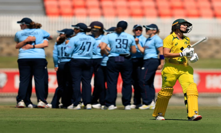 Women's Ashes: Australia finish with 205
