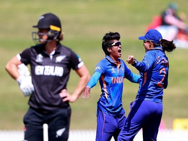Women's CWC: Vastrakar scalps four as India restrict New Zealand to 260/9 Women's CWC: Vastrakar scalps four as India restrict New Zealand to 260/9