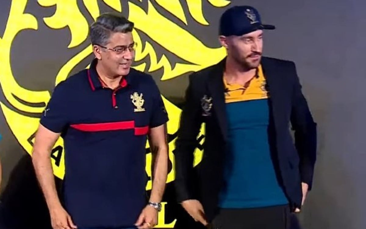  Faf du Plessis, DK, Harshal walk the ramp at jersey launch of RCB 