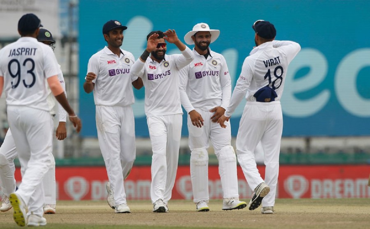 Sri Lanla 120/4 in Second Innings, Trail by 280 runs. Sri Lanla 120/4 in Second Innings, Trail by 280 runs.