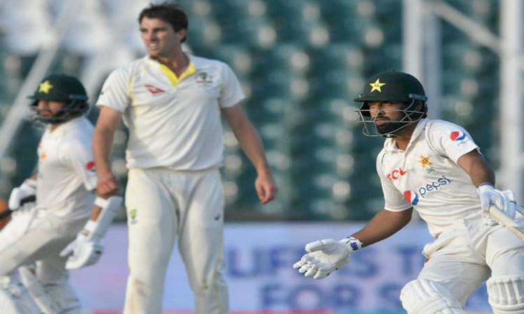 Abdullah Shafique and Azhar Ali's partnership helps Pakistan end the day on a high