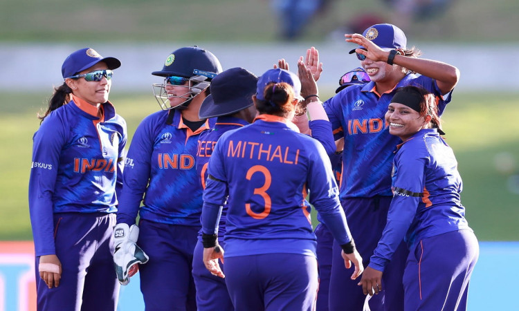 Cricket Image for India Begin World Cup Campaign With A 107-Run Win Over Pakistan 