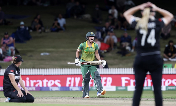 Cricket Image for Marizanne Kapp Holds Nerve In South Africa's Thrilling 2 Wicket Win Over New Zeala