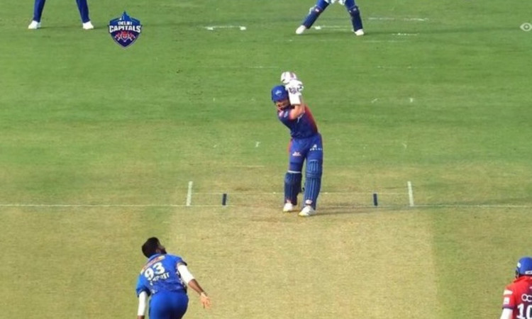 Cricket Image for VIDEO : सिफर्ट ने सिखाया बुमराह को सबक, खड़े-खड़े जड़ दिया हवा-हवाई चौका